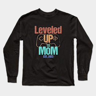 Leveled UP to MOM Est. 2023 - Funny Gamer Long Sleeve T-Shirt